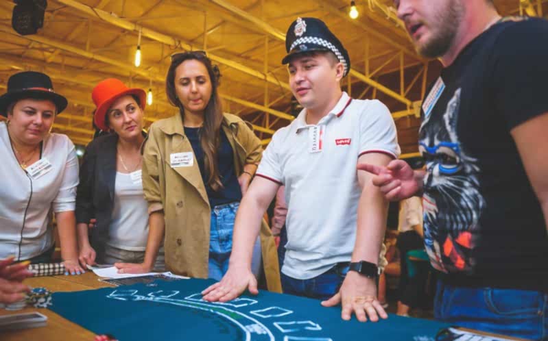 Корпоративные сувениры и подарки на День нефтяника в Алматы